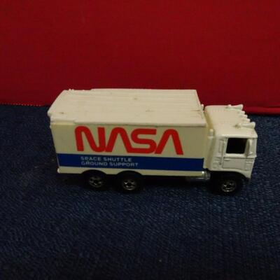 LOT 620. NASA RELATED TOYS