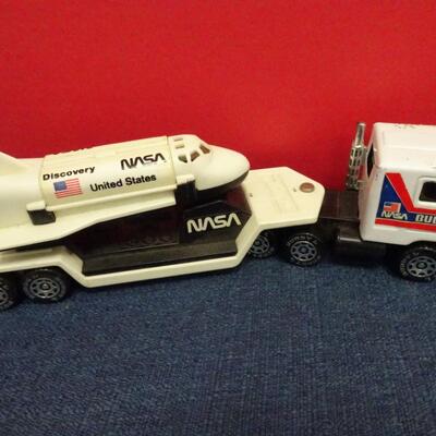 LOT 620. NASA RELATED TOYS