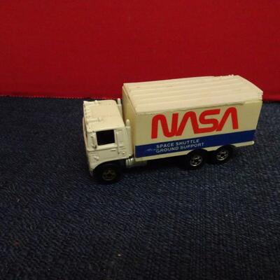 LOT 620. NASA RELATED TOYS