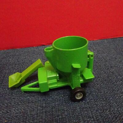 LOT 621 CONSTRUCTION RELATED TOYS
