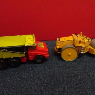 LOT 621 CONSTRUCTION RELATED TOYS
