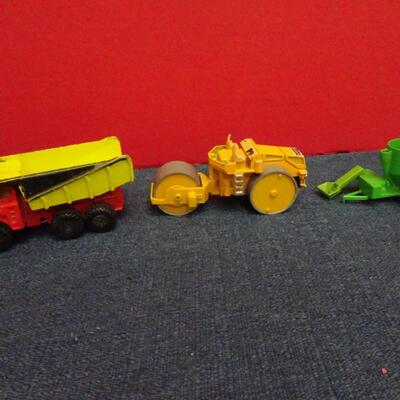 LOT 621 CONSTRUCTION RELATED TOYS