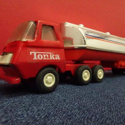 LOT 622. VINTAGE TONKA TRUCK GULF TANKER