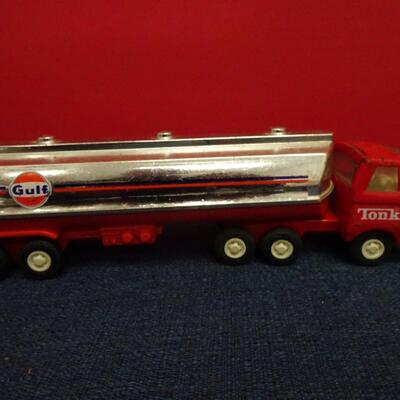 LOT 622. VINTAGE TONKA TRUCK GULF TANKER