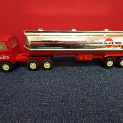 LOT 622. VINTAGE TONKA TRUCK GULF TANKER