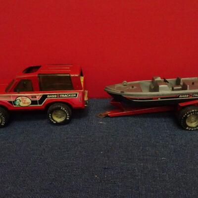 LOT 625 TOY TRUCKS AND BOAT