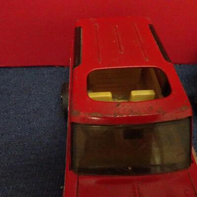 LOT 625 TOY TRUCKS AND BOAT