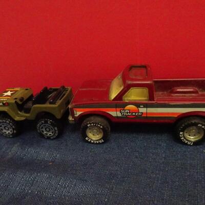 LOT 625 TOY TRUCKS AND BOAT