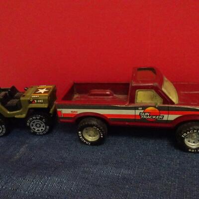 LOT 625 TOY TRUCKS AND BOAT
