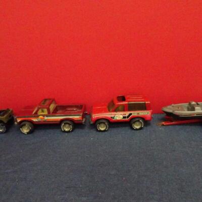 LOT 625 TOY TRUCKS AND BOAT