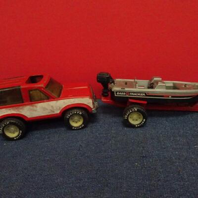 LOT 625 TOY TRUCKS AND BOAT