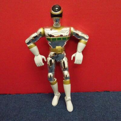LOT 626 TOY FIGURINES AND ACTION FIGURES