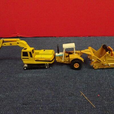 LOT 627. CONSTRUCTION TOY CARS