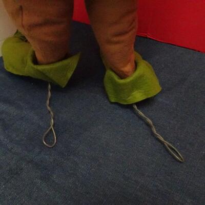 LOT 623. LARGE ANNA LEE FIGURINES