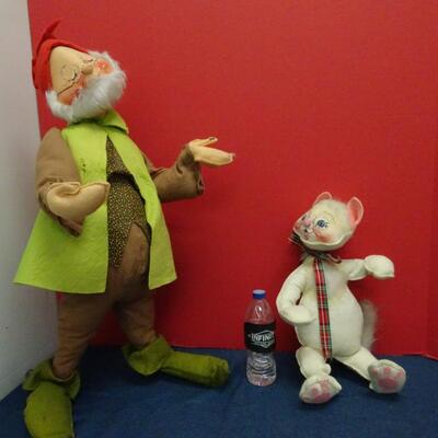 LOT 623. LARGE ANNA LEE FIGURINES