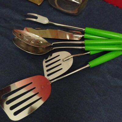 LOT 628. VINTAGE SNACK TOWER AND VINTAGE ECKO KITCHEN UTENSILS