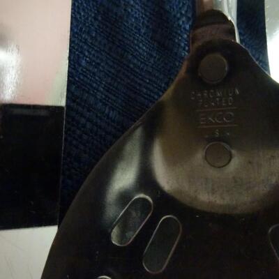 LOT 628. VINTAGE SNACK TOWER AND VINTAGE ECKO KITCHEN UTENSILS