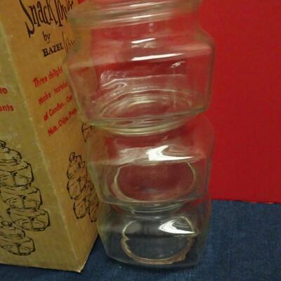 LOT 628. VINTAGE SNACK TOWER AND VINTAGE ECKO KITCHEN UTENSILS