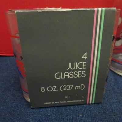 LOT 629.   1984 WORLD CUP  USA LIBBEY JUICE GLASSES AND JUICE CONTAINER