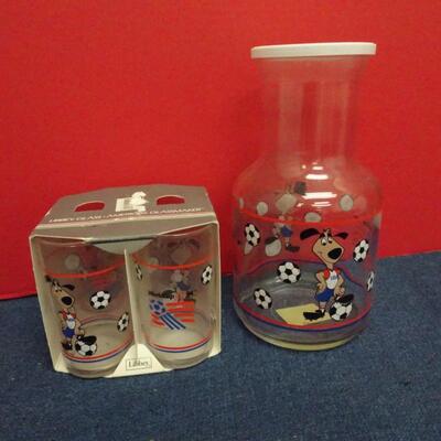 LOT 629.   1984 WORLD CUP  USA LIBBEY JUICE GLASSES AND JUICE CONTAINER