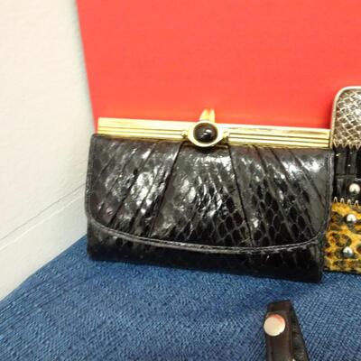 LOT 565. COLLECTION OF WALLETS