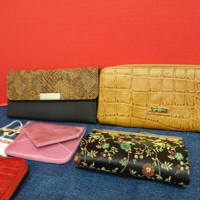 LOT 565. COLLECTION OF WALLETS