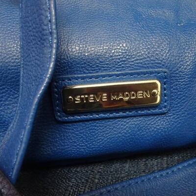 LOT 566. COLLECTION OF PURSES AND BAGS