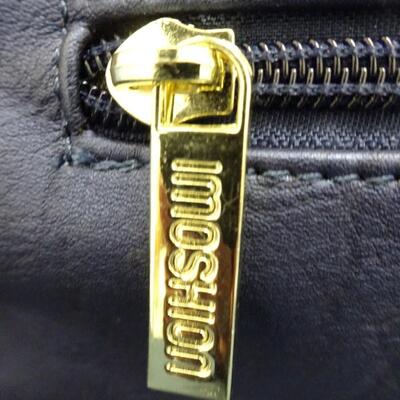 LOT 566. COLLECTION OF PURSES AND BAGS