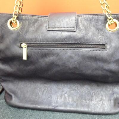 LOT 566. COLLECTION OF PURSES AND BAGS