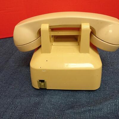 LOT 568. VINTAGE DIAL PHONE AND THERMOS