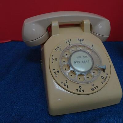 LOT 568. VINTAGE DIAL PHONE AND THERMOS