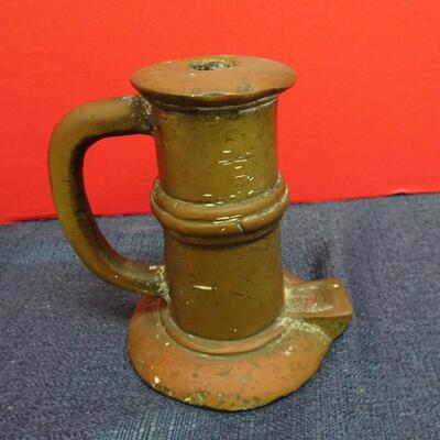 LOT 569    ANTIQUE THUNDER MUG  (SIGNAL CANNON)