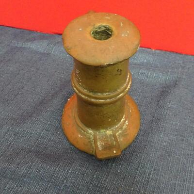 LOT 569    ANTIQUE THUNDER MUG  (SIGNAL CANNON)