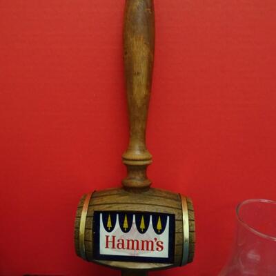 LOT 570. VINTAGE BROWNIE CAMERA, SEVEN UP GLASSES AND HAMMS TAP HANDLE