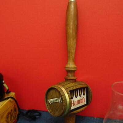 LOT 570. VINTAGE BROWNIE CAMERA, SEVEN UP GLASSES AND HAMMS TAP HANDLE