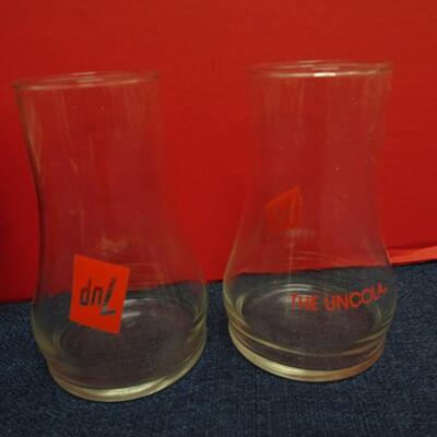 LOT 570. VINTAGE BROWNIE CAMERA, SEVEN UP GLASSES AND HAMMS TAP HANDLE