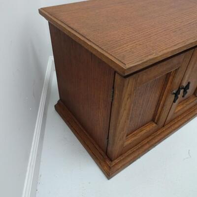 LOT 572 CABINET/ END TABLE