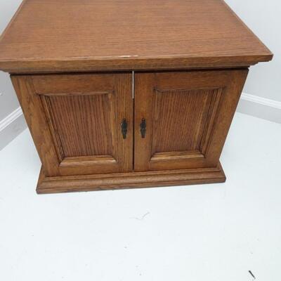 LOT 572 CABINET/ END TABLE