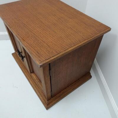 LOT 572 CABINET/ END TABLE