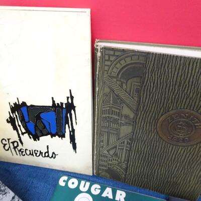 LOT 576. COLLECTION OF BOOKS