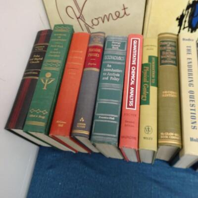 LOT 576. COLLECTION OF BOOKS