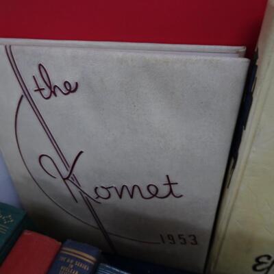 LOT 576. COLLECTION OF BOOKS