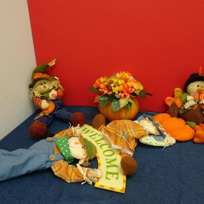 LOT 578. THANKSGIVING DECOR