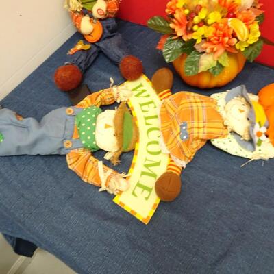 LOT 578. THANKSGIVING DECOR