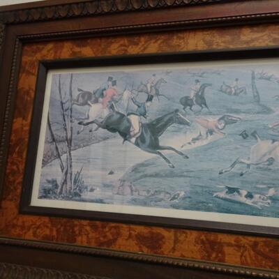 LOT 585. HOME DECOR ART
