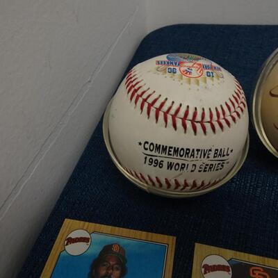 LOT 587 SMALL COLLECTION OF BASEBALLS AND CARDS AND WATCH
