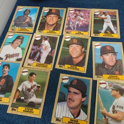 LOT 587 SMALL COLLECTION OF BASEBALLS AND CARDS AND WATCH