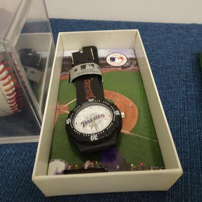 LOT 587 SMALL COLLECTION OF BASEBALLS AND CARDS AND WATCH