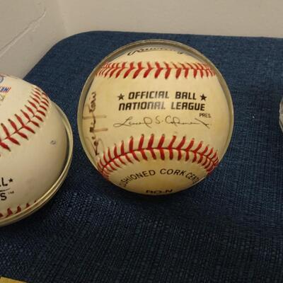 LOT 587 SMALL COLLECTION OF BASEBALLS AND CARDS AND WATCH
