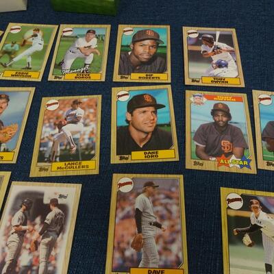 LOT 587 SMALL COLLECTION OF BASEBALLS AND CARDS AND WATCH